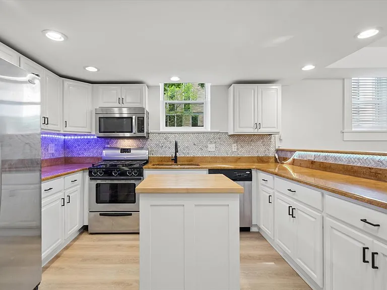 859 W Wellington Ave #G — Photo 21
