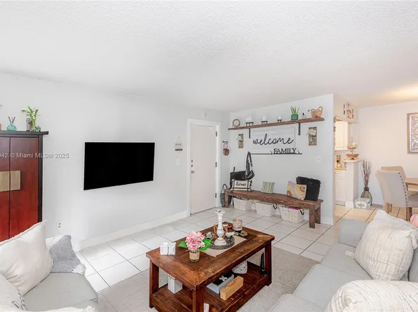 10816 N Kendall Dr #R17, Miami, FL 33176