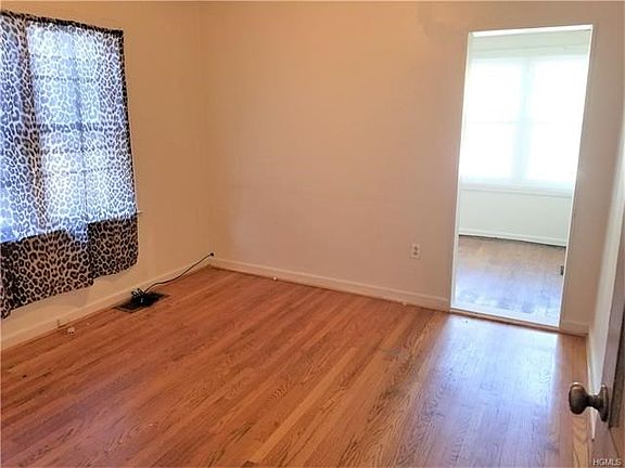 2nd image of 3 Knox Ave
