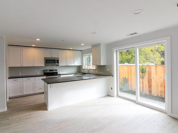 4th image of 710 Emeline Ave #2B
