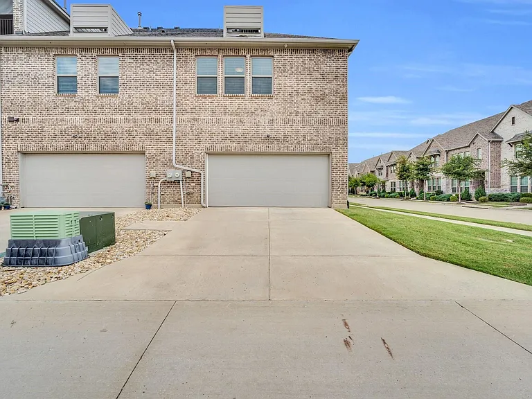 1498 Weston Rd — Photo 18