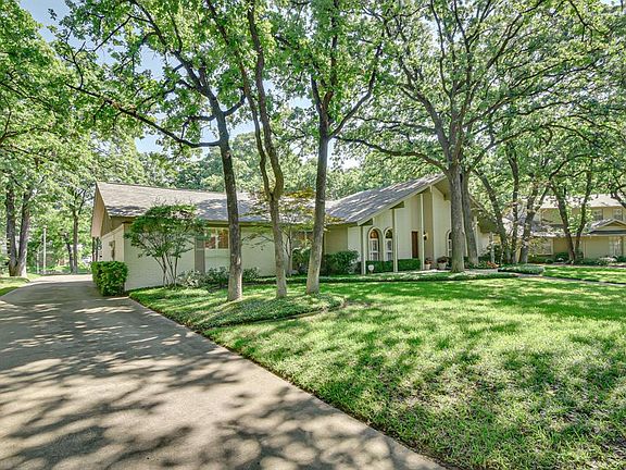 3rd image of 2405 Lakeview Cir