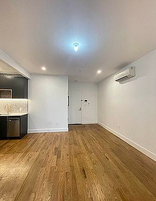 4th image of 224 Hawthorne St #5L