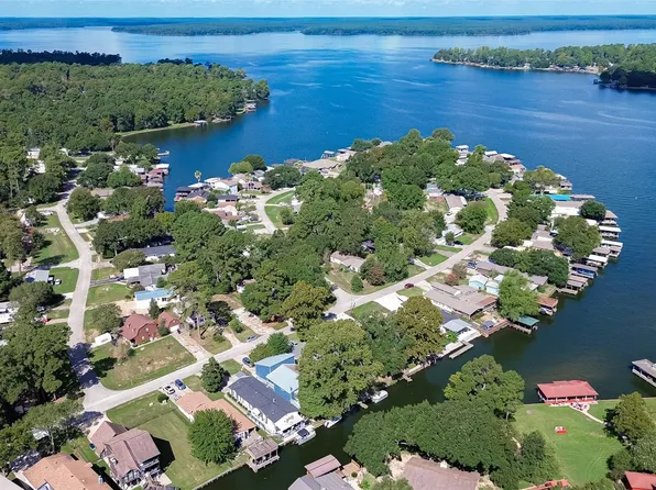 14174 Shadow Bay Dr, Willis, TX 77318