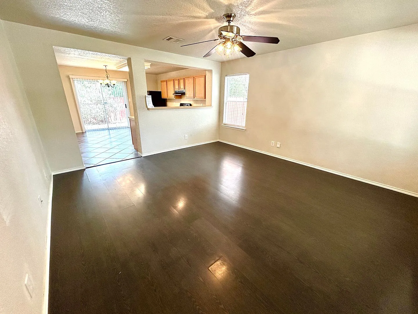 *Move In Special* Move-In Ready | Washer & Dryer Included + Google Fiber Located Near Utsa! — Photo 4