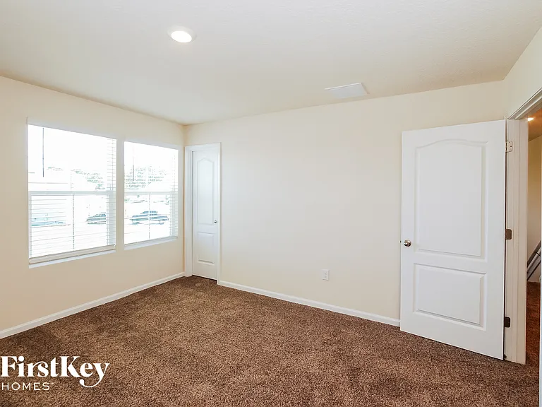 325 Jarama Cir — Photo 9