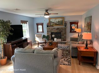 3222 Beech Ridge Dr, Pocono Summit, PA 18346