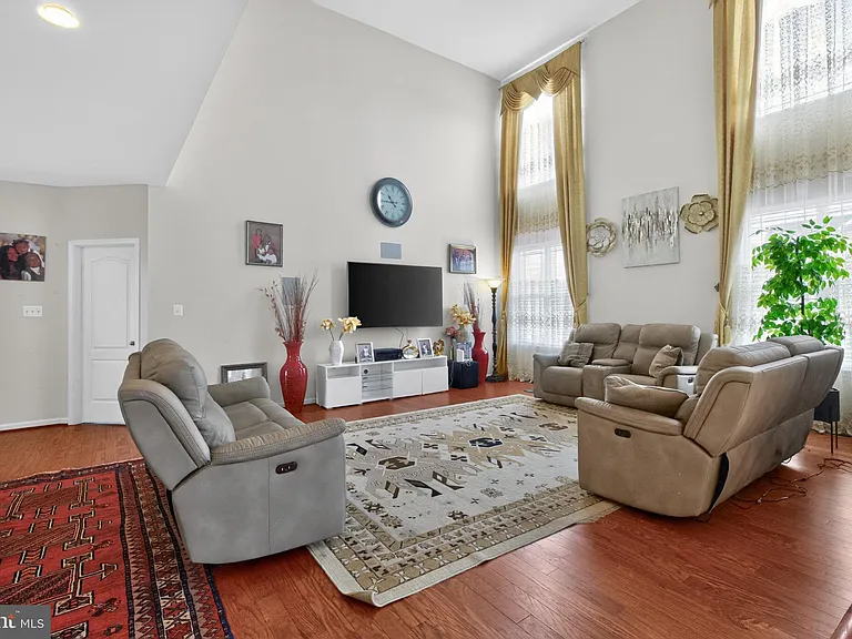 27 Wellington Ave — Photo 8