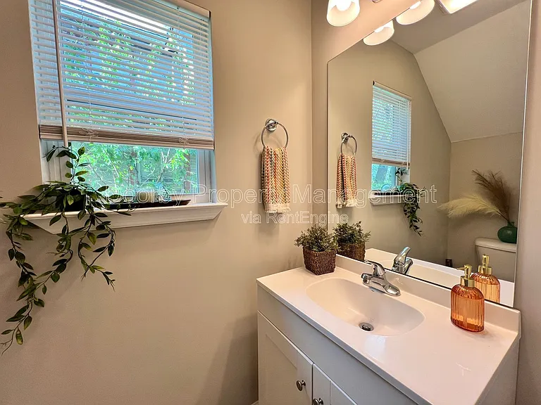 2106 Duncan Ave #104 — Photo 7