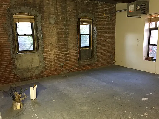 Rented by Bezell Group | media 10