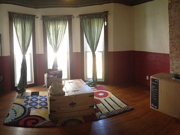 Entrance/living room