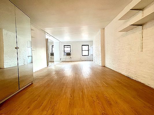 2nd image of 35 Canal St APT 4