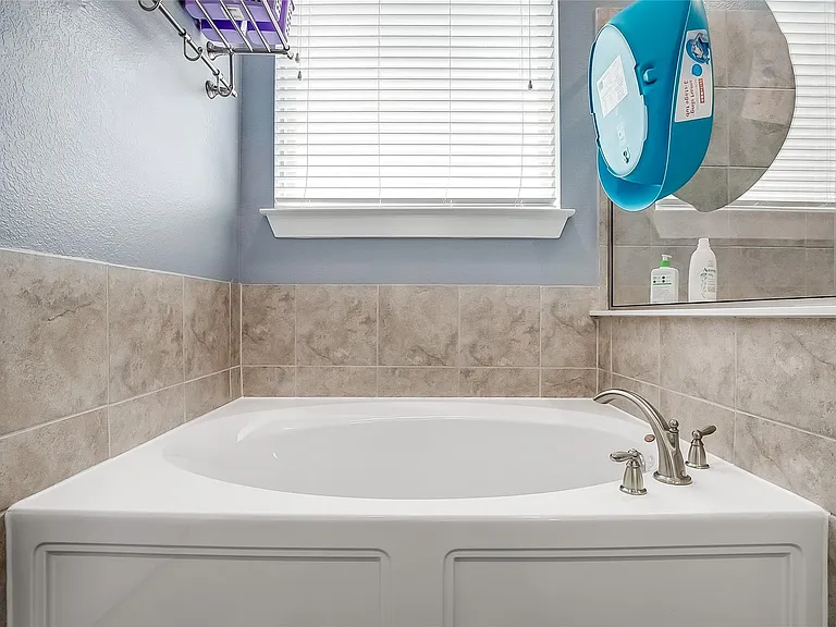 15912 Cadoz Dr — Photo 19