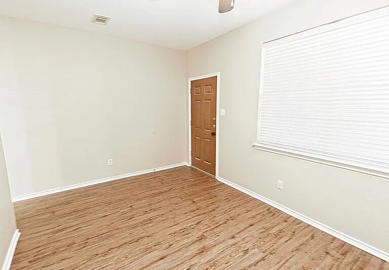 4009 Hidden Meadow Ct — Photo 16