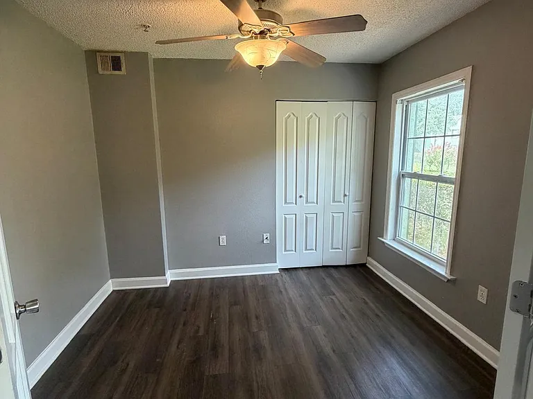 2025 Dixie Belle Dr #J — Photo 8