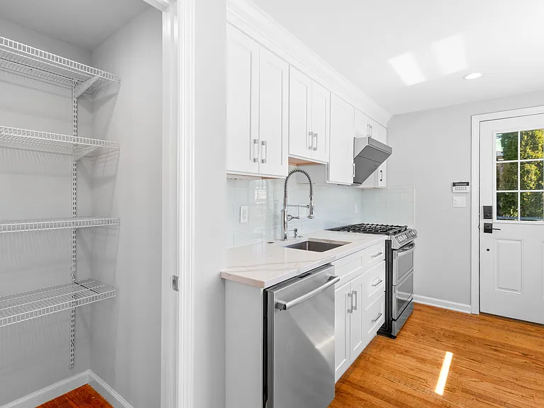 36 Ocean Dr E — Photo 5