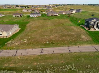 7603 Hawktree Dr, Bismarck, ND 58503