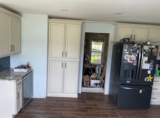 1813 Twin Lake Dr, Holly Springs, NC 27540