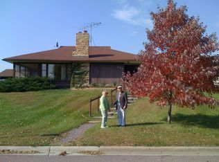 754 Valley View Rd, Saint Peter, MN 56082