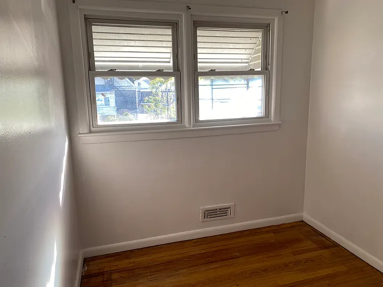 209-211 Paterson Ave #2 — Photo 4