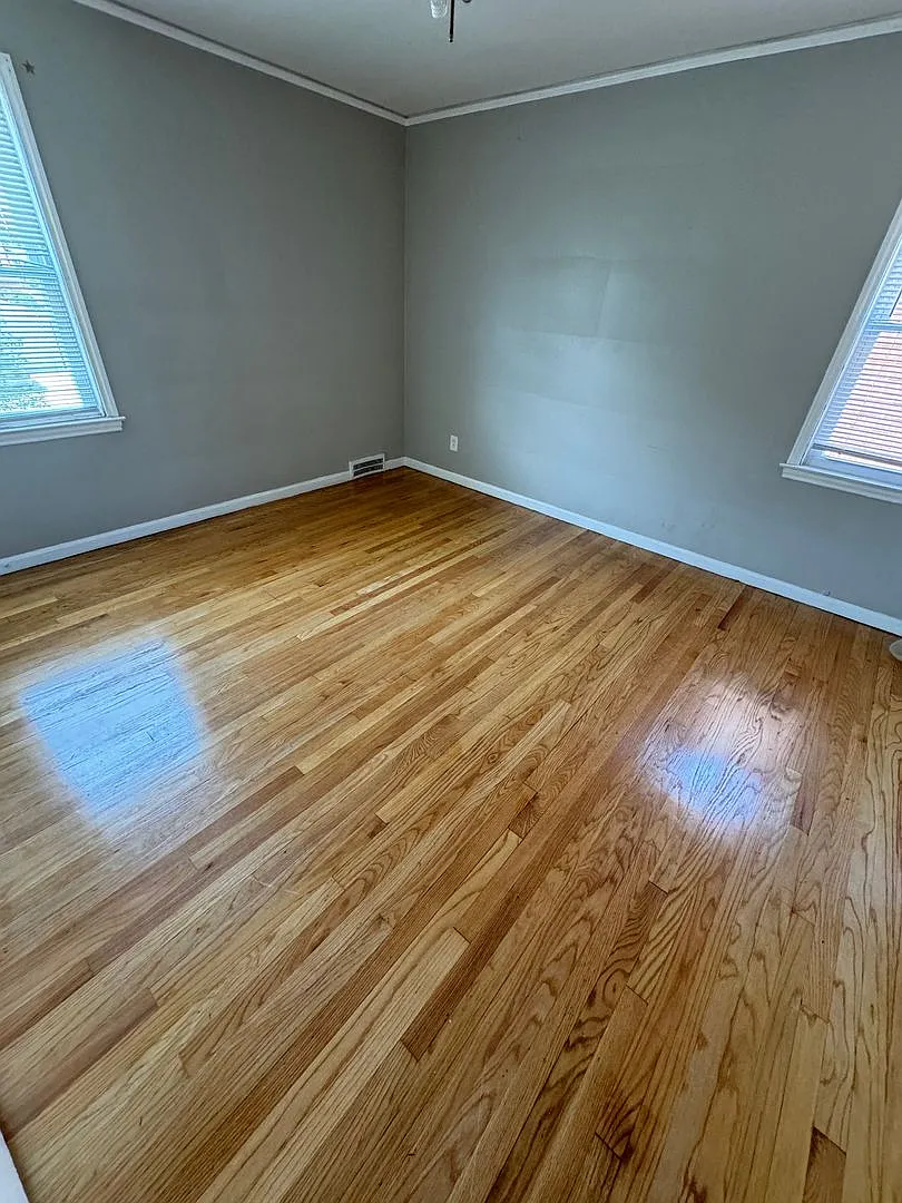 Coming Soon! 3-Bedroom Brick Colonial In Greenwich — Photo 4