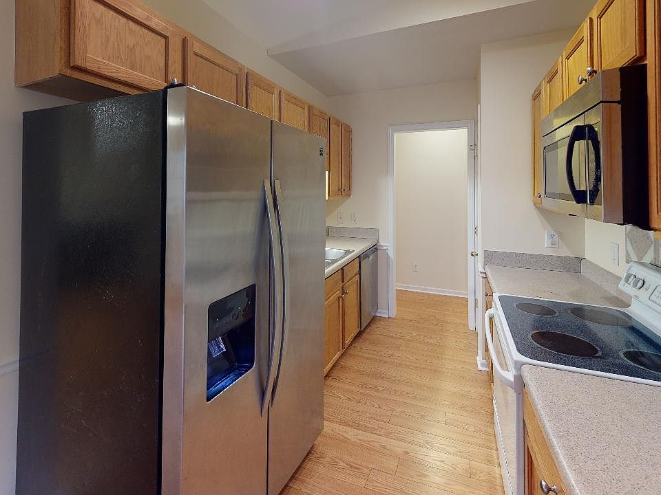 2nd image of 2428 Somerset Place Dr