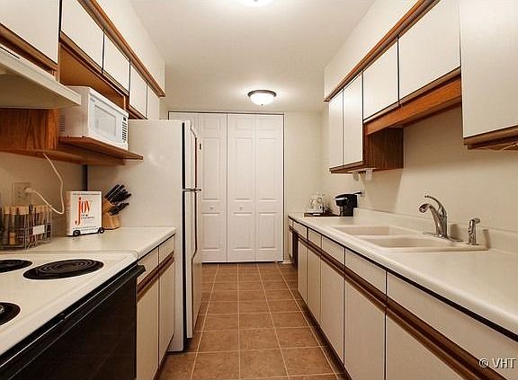 4th image of 2420 E Brandenberry Ct APT 3C