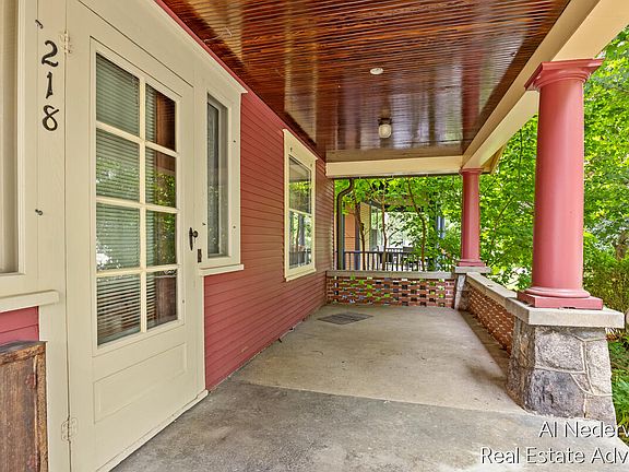 3rd image of 218 Wellington Ave SE