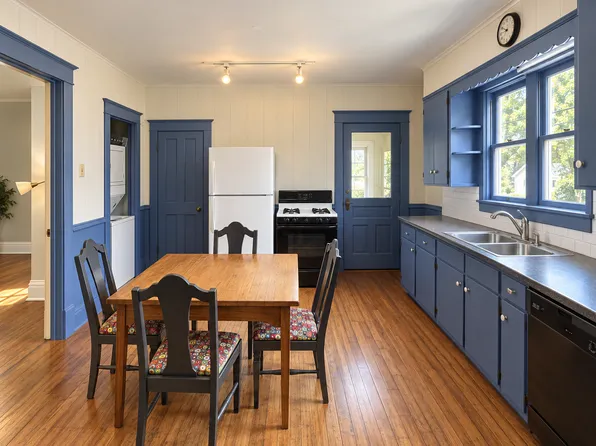 320 N Dodge St, Iowa City, IA 52245
