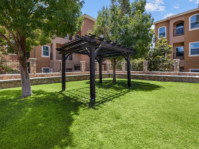 Las Torres Apartments — Photo 35