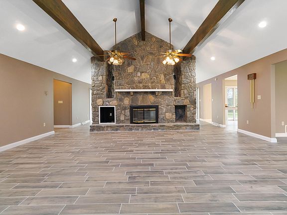 4th image of 2056 W Laurel Rd