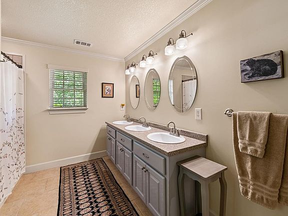 35th image of 270 Ausburn Rd