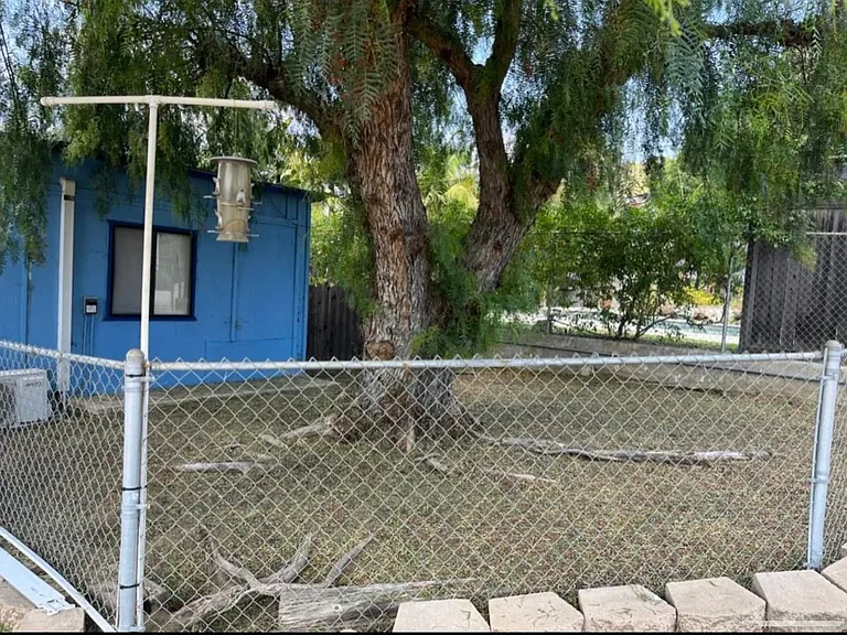 1371 Wenatchee Ave #A — Photo 8