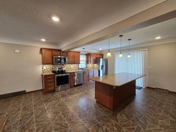 1610 Parker St, Cedar Falls, IA 50613