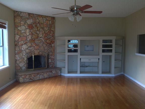 2nd image of 2553 Derby Dr