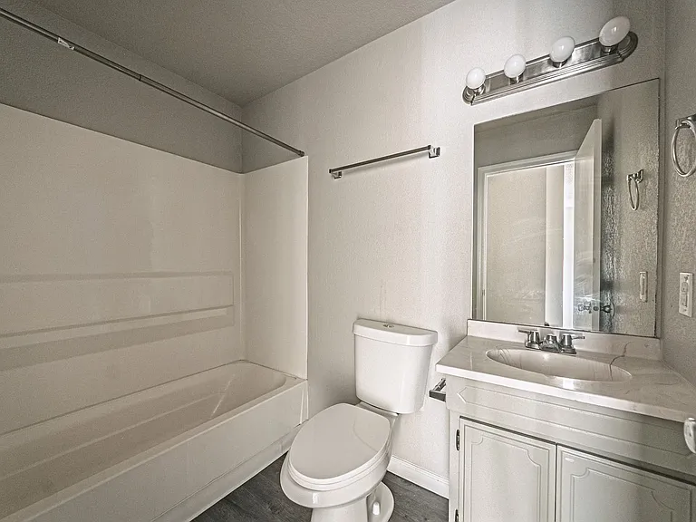221 N Race St #D — Photo 26