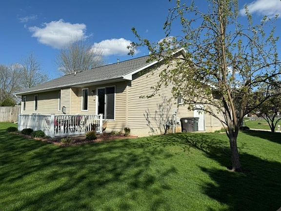 3rd image of 5702 Daisy Dr