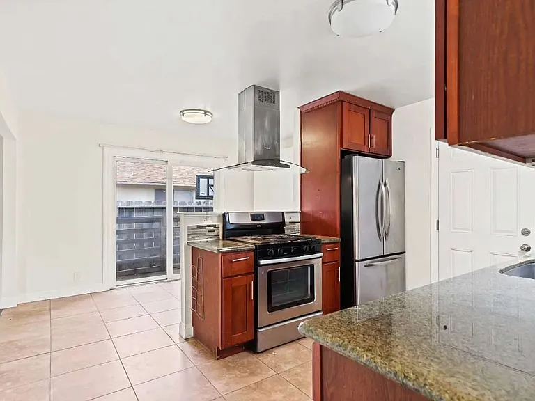 3020 Deseret Dr — Photo 6
