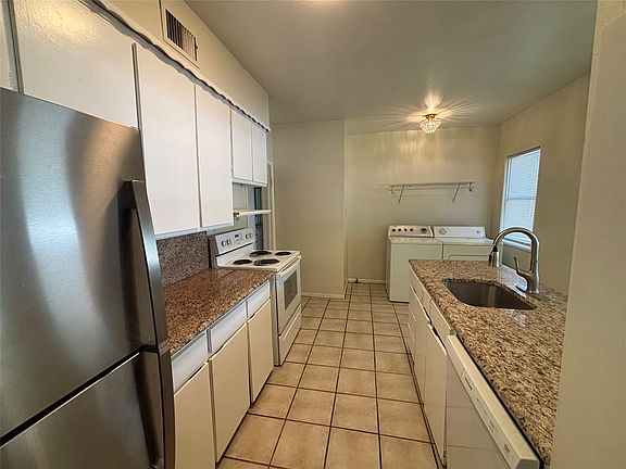 3rd image of 600 Monticello Dr APT 1