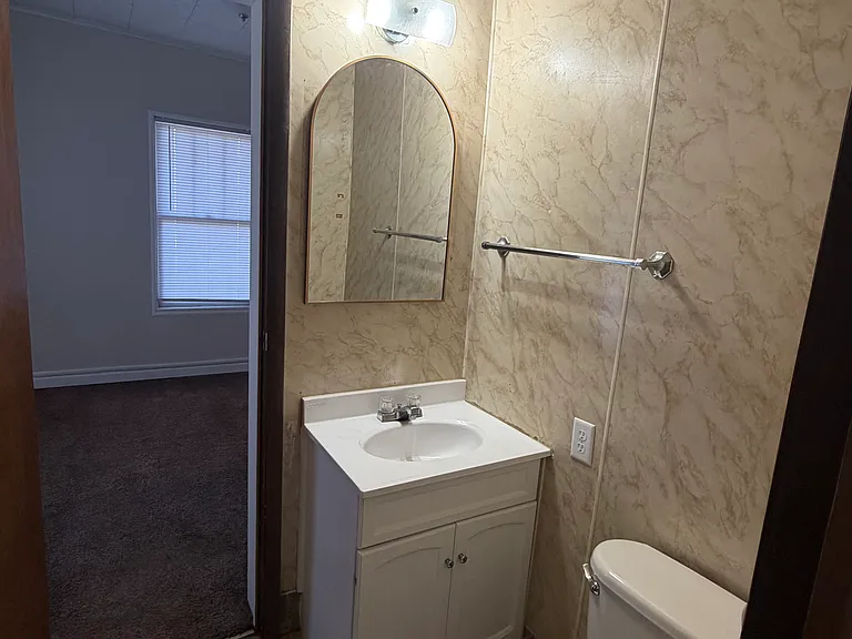 737 Hancock Ave — Photo 3