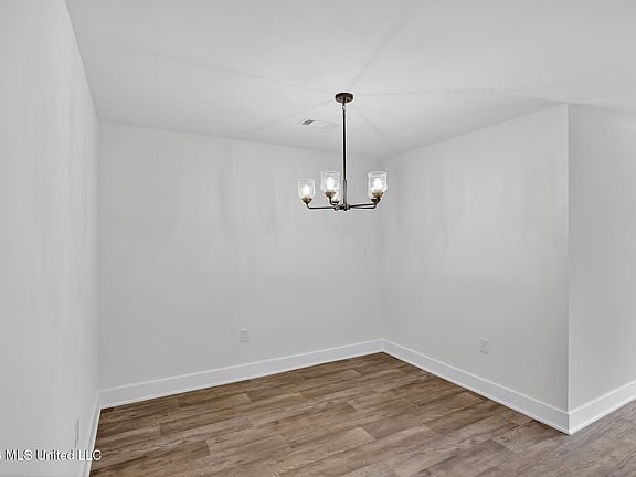 5th image of 14791 Davidson Ct