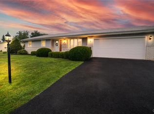 1048 Deer Run Ln, Slatington, PA 18080