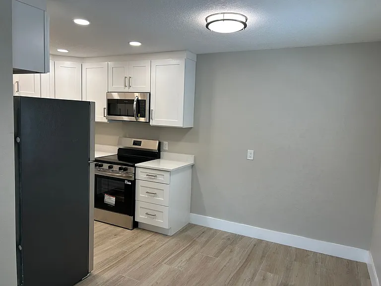 2502 Bay Blvd #1 — Photo 10