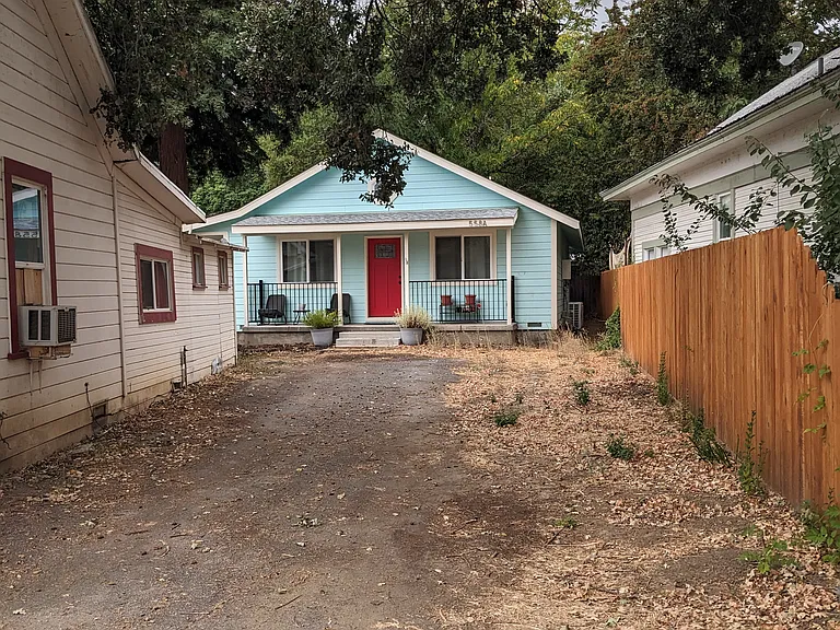 558 N School St #A — Photo 1