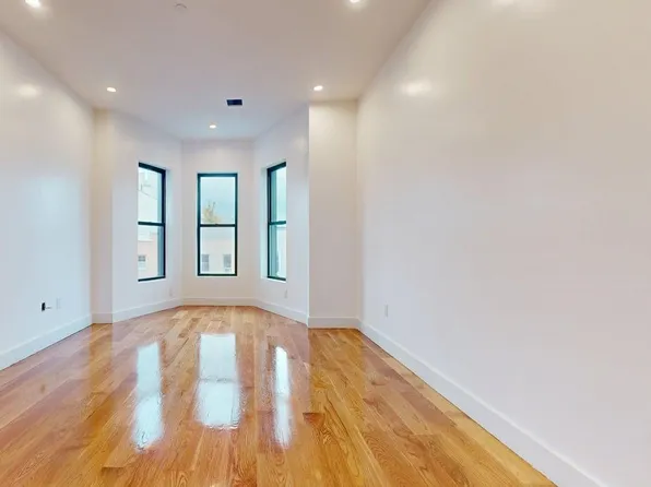 1198 Greene Avenue image 5 of 32