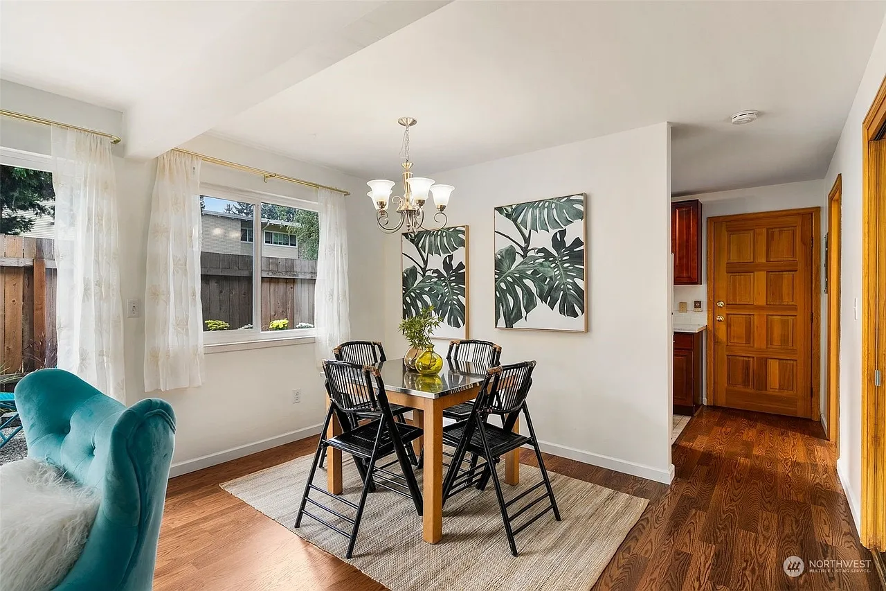 3 bed, 1.5 bath, 1105 sqft, $3,000 — Photo 3