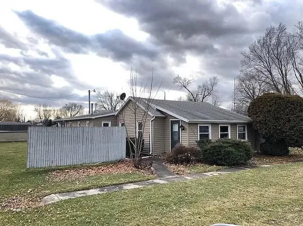 235 W Spruce St, Kirkwood, IL 61447