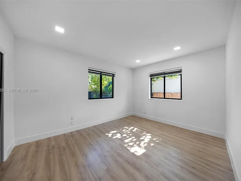 365 Fairway Dr — Photo 6