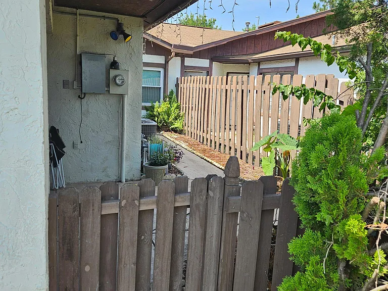 10023 Brightfield Ct — Photo 2