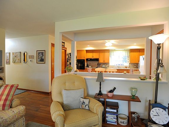 3rd image of 105 Vinel Cir